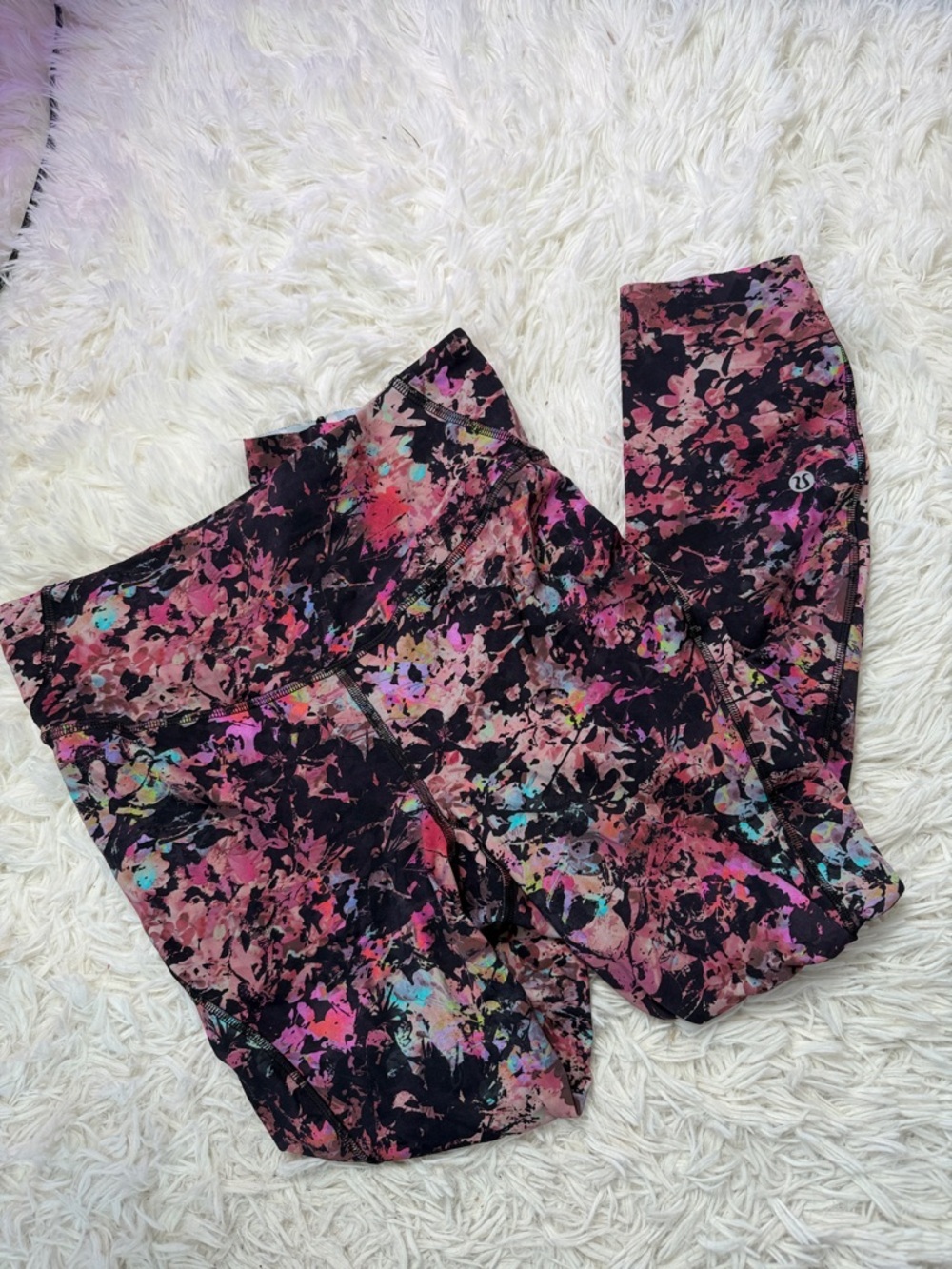 Lululemon Base Pace High-Rise Crop 23" Stencil Blossom Red Multi - Picture 1 of 5
